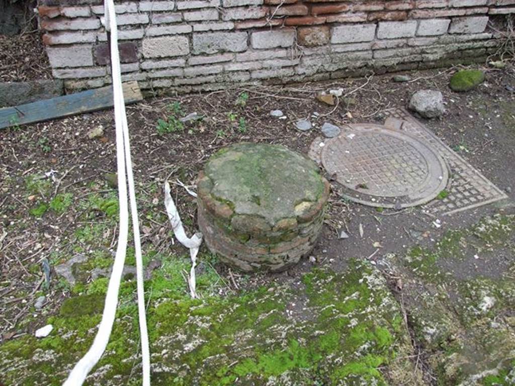 II.5.1 Pompeii. December 2006.  Remains of one of 4 columns that probably supported a balcony.