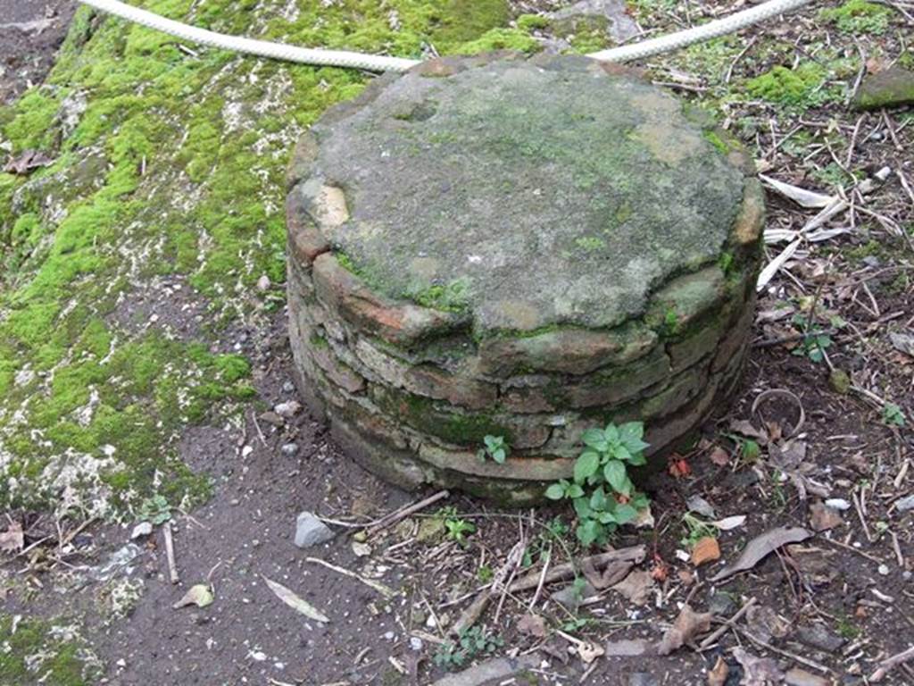 II.5.1 Pompeii. December 2006. Detail of remains of one of four columns that probably supported a balcony.