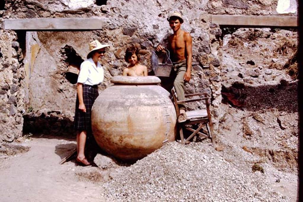 II.8.6 Pompeii, 1973. Wilhelmina with her helpers at the side of the dolium, together with the lapilli emptied out of it. Photo by Stanley A. Jashemski. 
Source: The Wilhelmina and Stanley A. Jashemski archive in the University of Maryland Library, Special Collections (See collection page) and made available under the Creative Commons Attribution-Non Commercial License v.4. See Licence and use details. J73f0321
