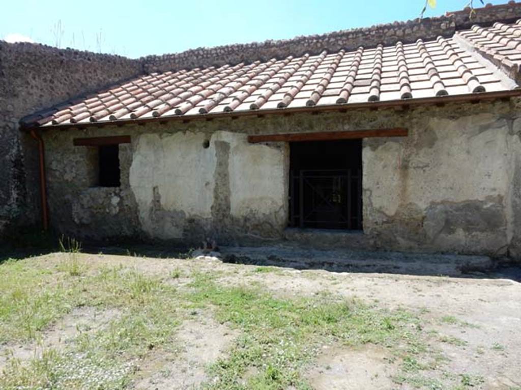 II.9.4, Pompeii. May 2018. Looking towards west wall from garden area, with doorway to room 5, and window to room 8.
Photo courtesy of Buzz Ferebee. 
  
