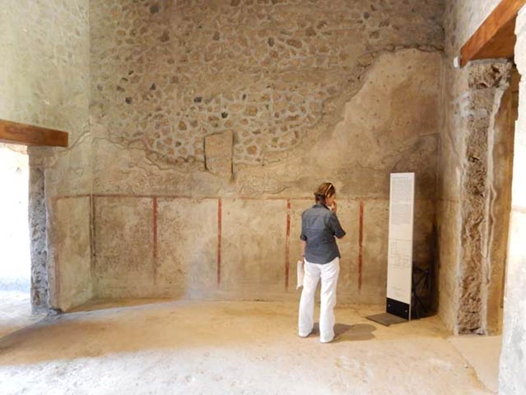 II.9.4, Pompeii. May 2018.Looking north across atrium 2. With doorway to room 1 on left and room 4 on right.
Photo courtesy of Buzz Ferebee. 

