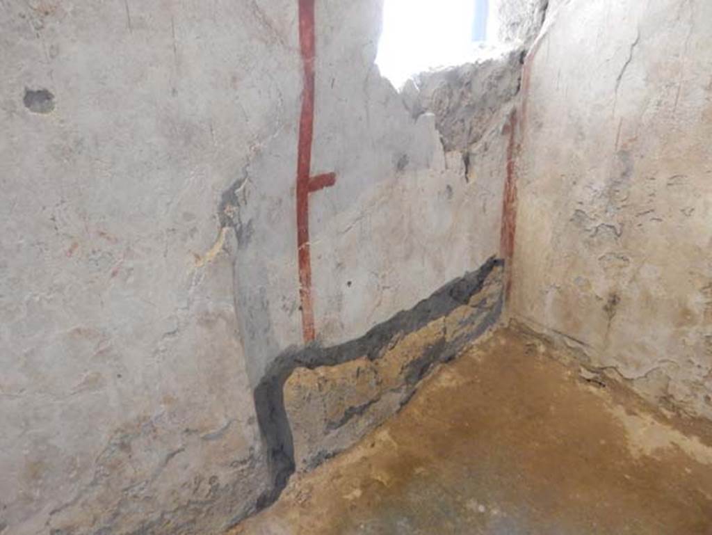 II.9.4, Pompeii. May 2018. Room 1, recess in south-west corner. Photo courtesy of Buzz Ferebee. 


