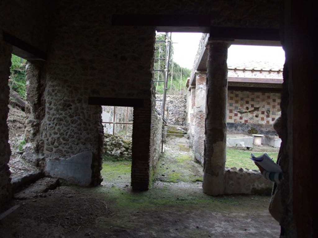 III.2.1 Pompeii.  March 2009.  Looking north across portico, to side entrance door  and door to room 16