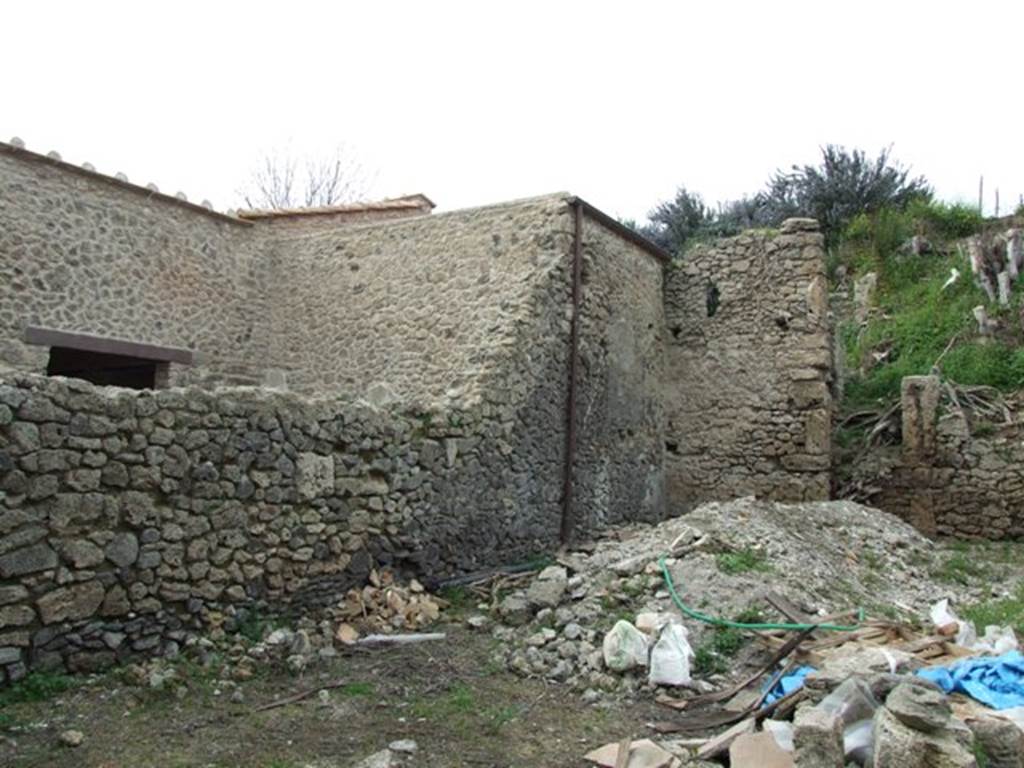 III.4.3  Pompeii.  March 2009.   West wall of Garden.