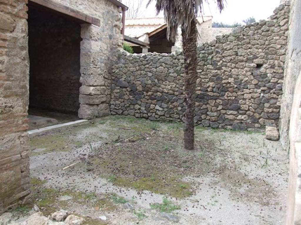 III.4.3  Pompeii.  March 2009.   Room 14.  Small garden to the north side of the atrium.