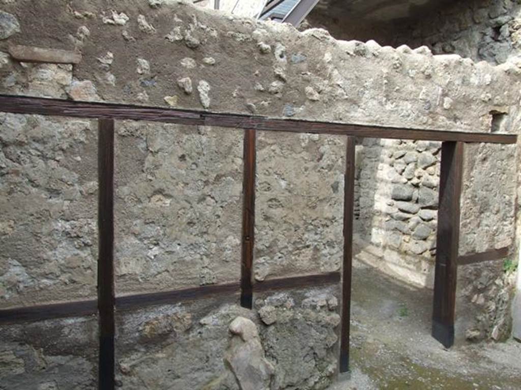 III.4.3  Pompeii.  March 2009.   Room 23. North wall, with door to courtyard in Room 12.