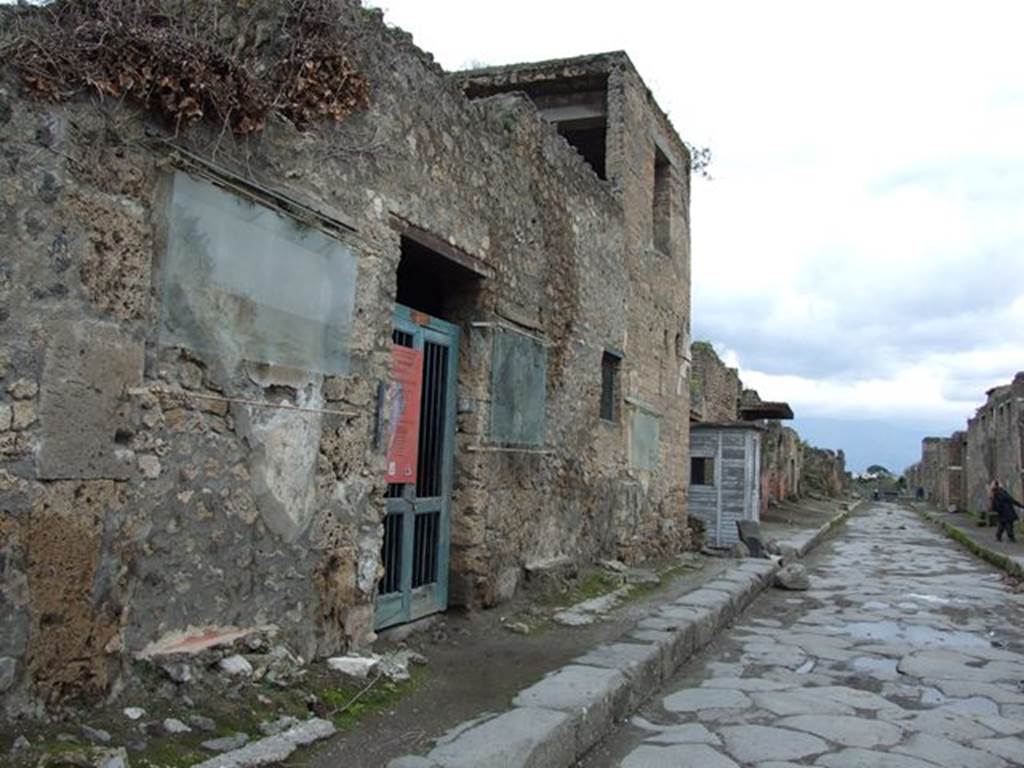 III.4.3 Pompeii.   December 2006.  Looking east along Via dellAbbondanza.