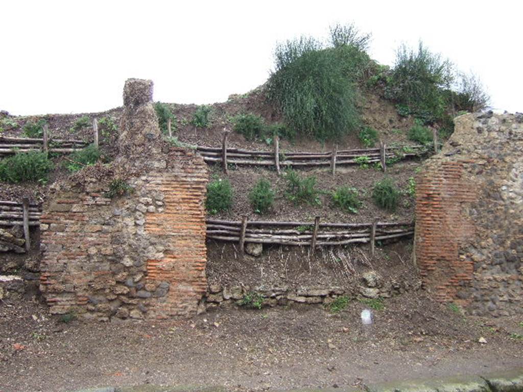 III.7.5 Pompeii. December 2005. Entrance doorway.