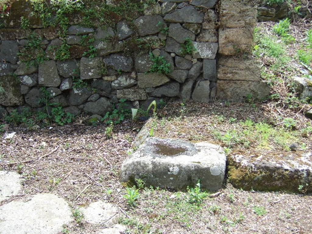 Pompeii. May 2006. Corner of blocked unnamed vicolo and III.11.6 on the Via di Nola.