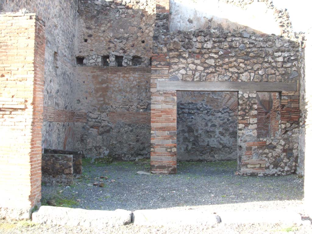 V.1.2 Pompeii. December 2004. Looking north across shop from Via di Nola.