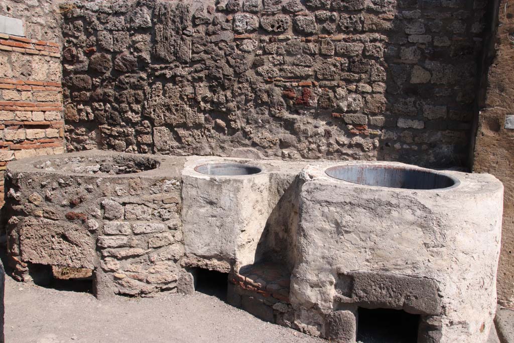 V.1.4 Pompeii. September 2021. Looking towards east side of workshop. Photo courtesy of Klaus Heese. 