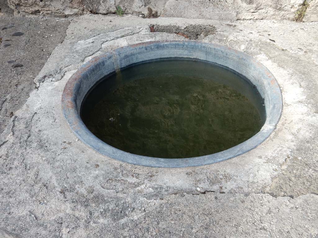 V.1.4 Pompeii. June 2019. Interior of boiler/kettle or basin on east side. Photo courtesy of Buzz Ferebee.