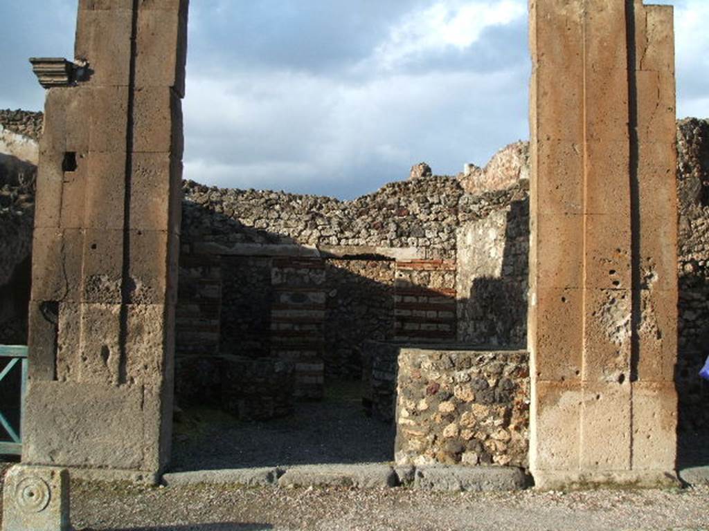 V.1.4 Pompeii.  December 2006. Entrance on Via di Nola.