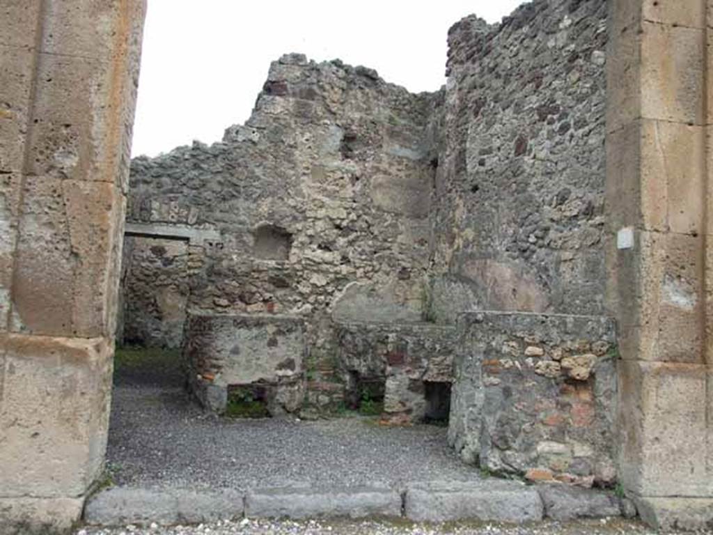 V.1.5 Pompeii. May 2010. Entrance on Via Nola, looking north towards rear room.