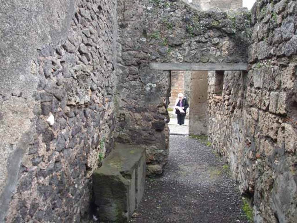 V.1.5 Pompeii. May 2010. Looking south from rear room, along west wall towards entrance on Via di Nola.