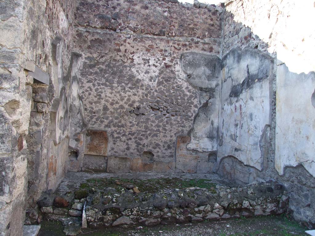 V.1.7 Pompeii. December 2007. Room 7, ala on west side of atrium, transformed in antiquity into a storeroom.