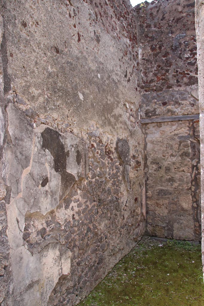 V.1.7 Pompeii. May 2024. Room 15, looking west across south wall. Photo courtesy of Klaus Heese.