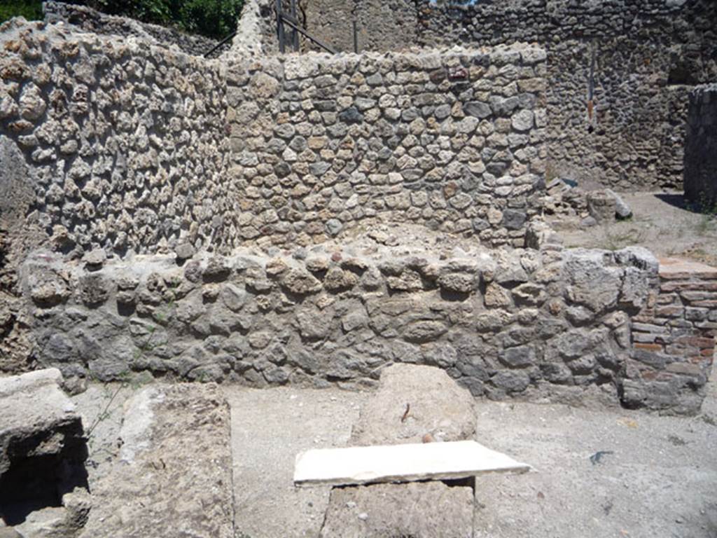 V.1.15 Pompeii.July 2008. Looking towards east wall of ala, on north side of atrium.
Photo courtesy of Jared Benton.
