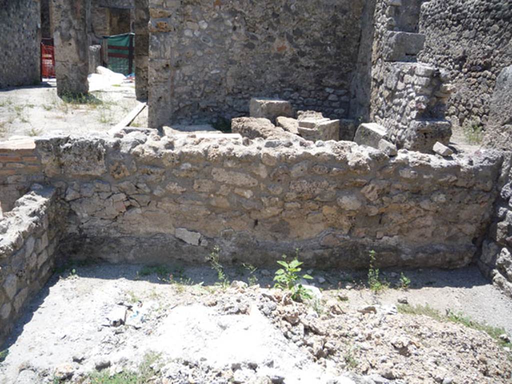 V.1.15 Pompeii. July 2008. Looking towards west wall. Photo courtesy of Jared Benton.