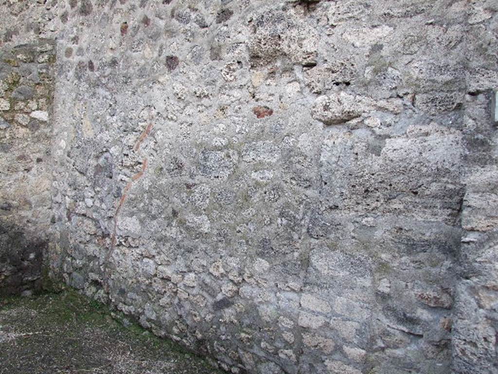 V.1.24 Pompeii. December 2006.  South-east corner and south wall. There used to be steps to an upper floor here, no longer visible. Presumably because they were destroyed in the 1943 bombing.
See Van der Poel, H. B., 1986. Corpus Topographicum Pompeianum, Part IIIA. Austin: University of Texas. (p.70)
