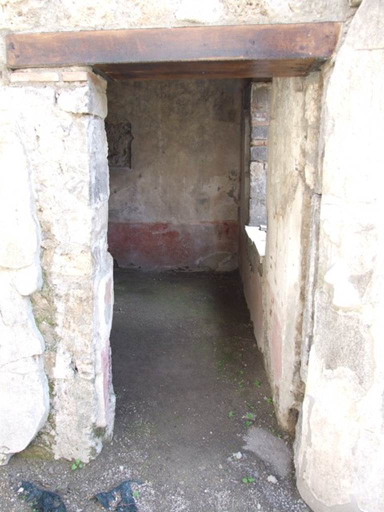 V.1.26 Pompeii. March 2009. Room t, looking south through doorway to room window overlooking peristyle/garden.
In this room was found a painting of Hermaphrodite with Silenus playing a drum, now in Naples Museum.
