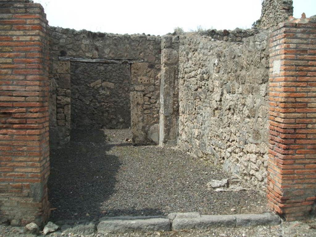 V.2.2 Pompeii.  May 2005.  Entrance.  Looking north.