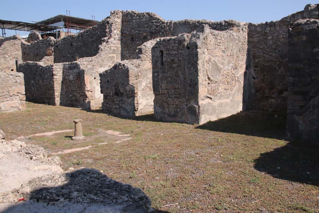 V.2.7 Pompeii. September 2021.
Room 1, east side of atrium, looking north-east across doorways to room 9, the open east ala (on right), doorways to rooms 8 and 7. 
Photo courtesy of Klaus Heese.
