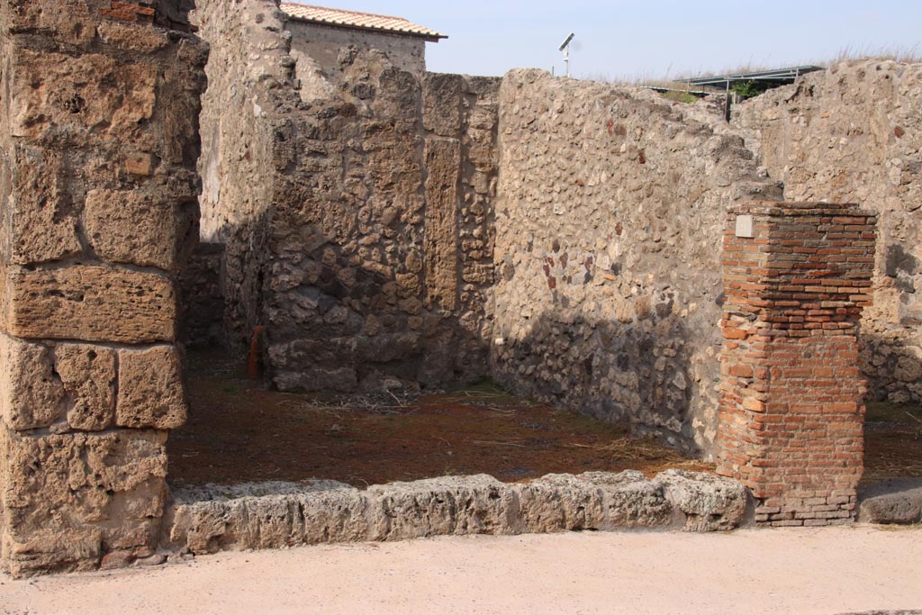 V.2.9 Pompeii. October 2022. Looking towards entrance doorway on north side of Via di Nola. Photo courtesy of Klaus Heese.