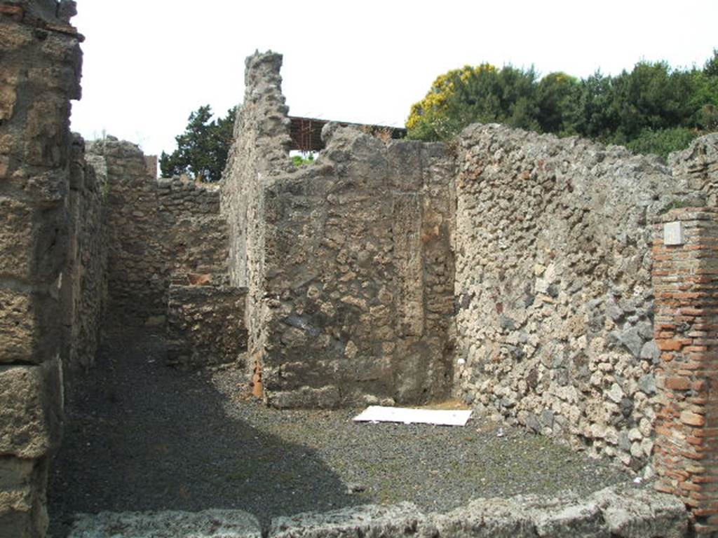 V.2.9 Pompeii. May 2005.  Entrance.