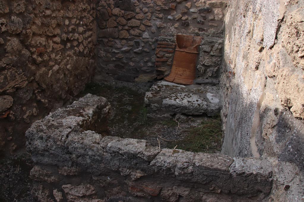 V.2.9 Pompeii. October 2022. Looking north in rear room. Photo courtesy of Klaus Heese.