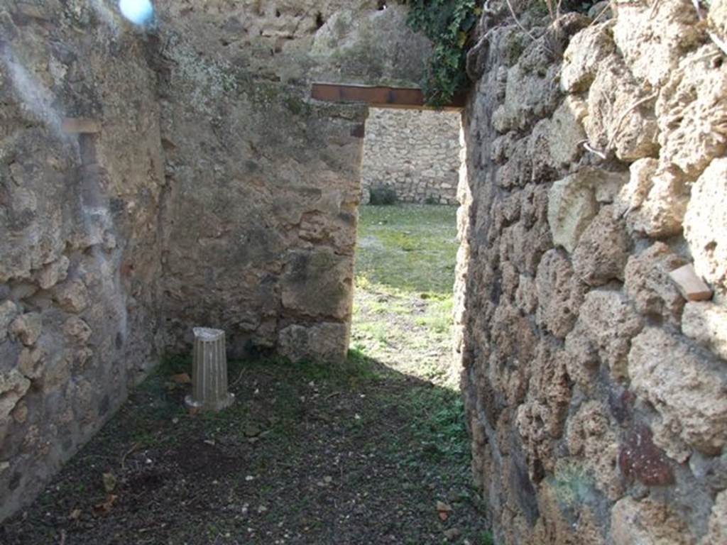 V.2.10 Pompeii. December 2007. Room 10, looking west to peristyle.