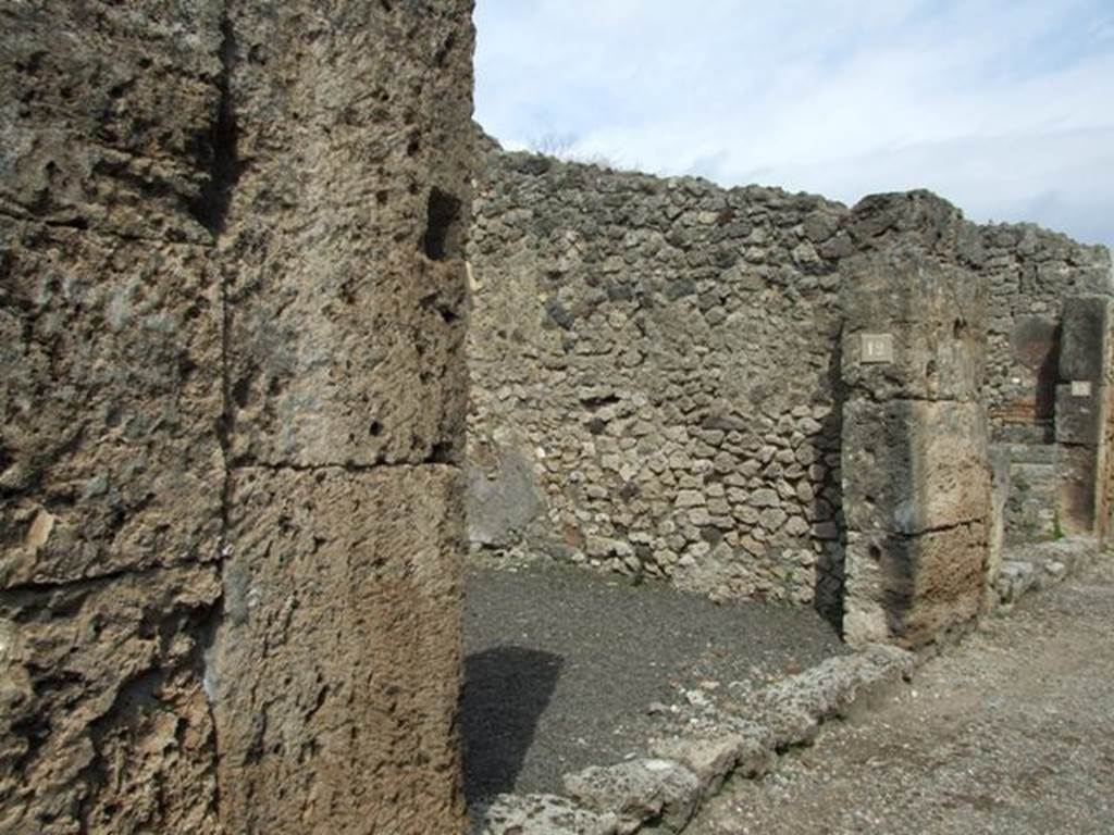 V.2.12 Pompeii.  March 2009. Entrance on Via di Nola.