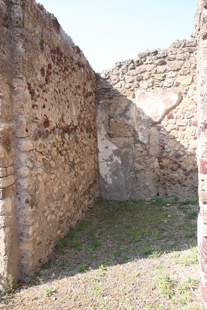 V.2.12 Pompeii. October 2023. Looking north in rear-room. Photo courtesy of Klaus Heese.