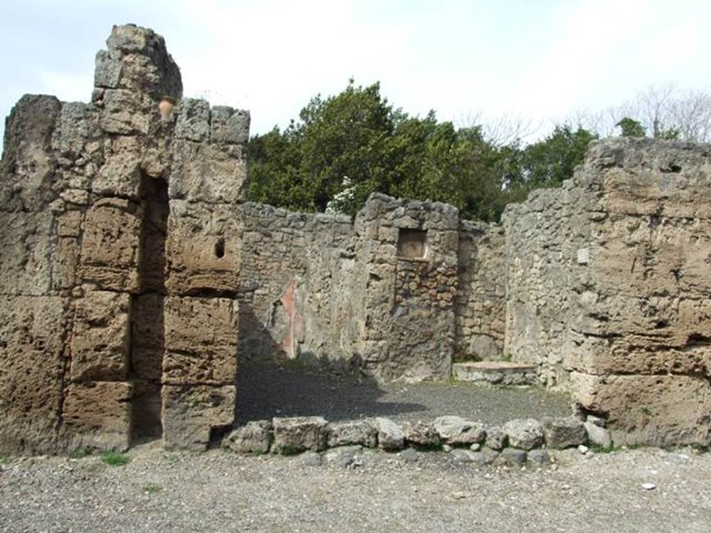 V.2.14 Pompeii. March 2009. Entrance doorway on Via di Nola.