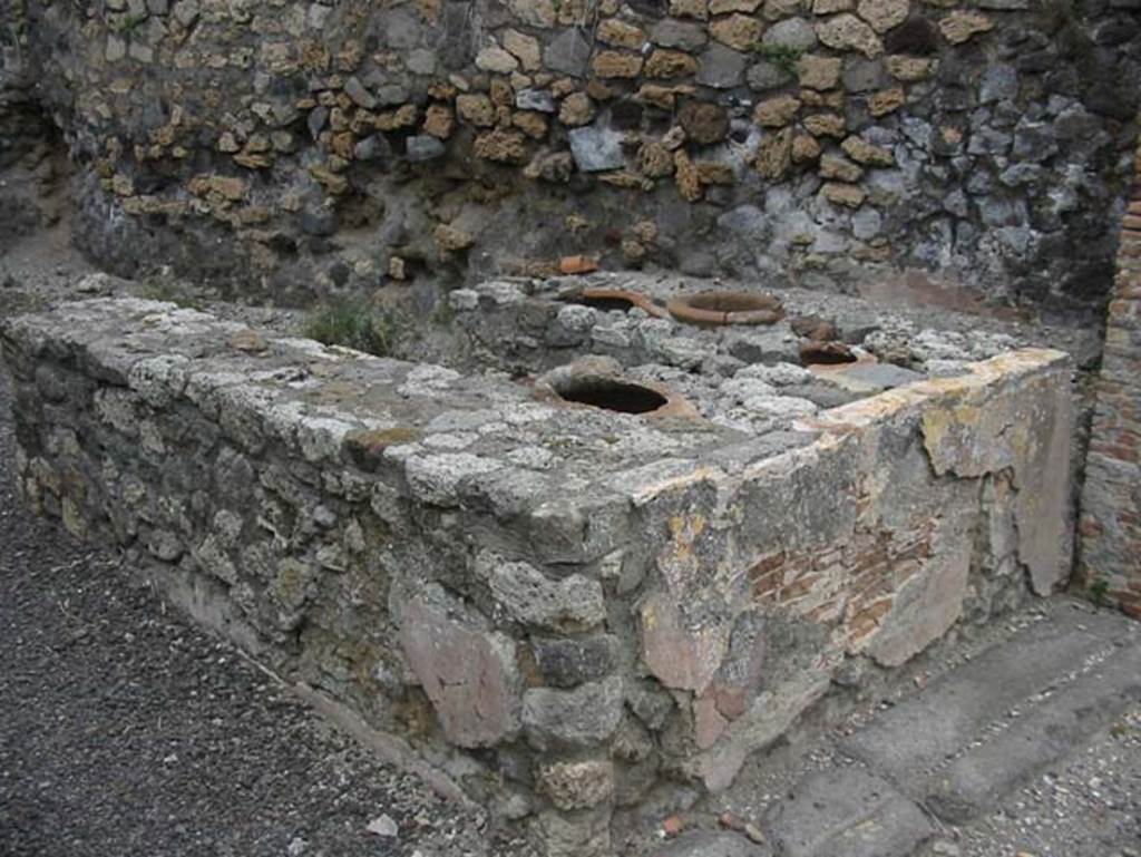 V.2.19 Pompeii. May 2003. Looking north-east across counter. Photo courtesy of Nicolas Monteix.