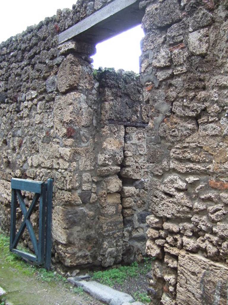 V.2.a Pompeii.  December 2005.    Entrance.  