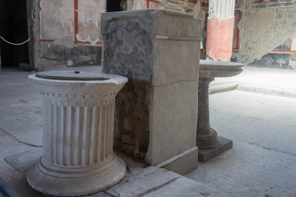 V.2.i Pompeii. August 2023. Room 1, atrium, looking north-west across impluvium from south end. Photo courtesy of Johannes Eber.