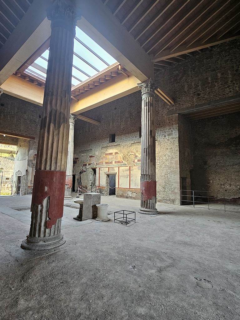 V.2.i Pompeii. November 2024.
Looking north-east across impluvium in atrium from south-west corner near west ala 8. 
Photo courtesy of Annette Haug.
