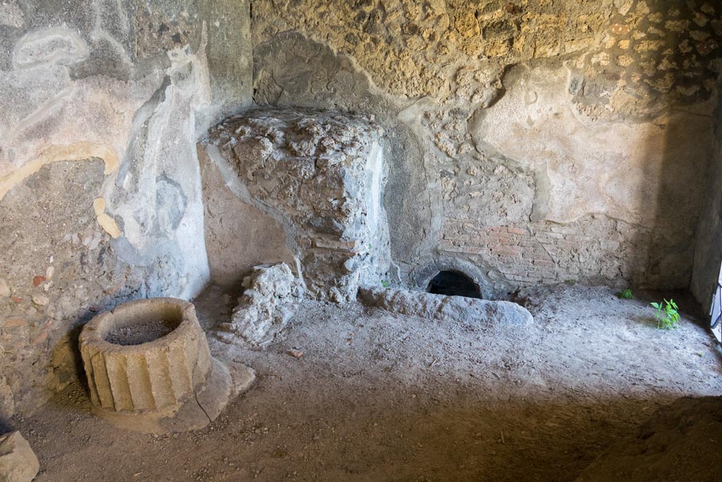 .2.i Pompeii. August 2023. Room 11, looking towards south wall. Photo courtesy of Johannes Eber.