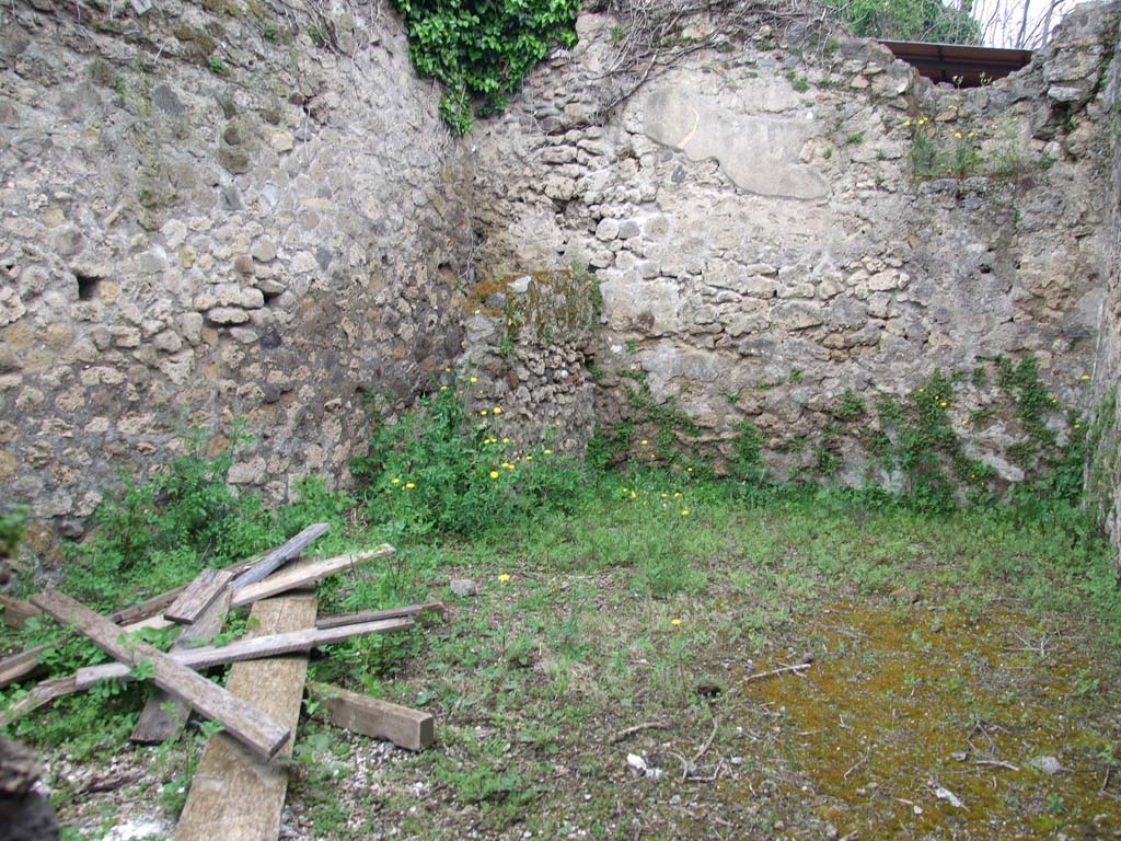 V.3.3 Pompeii. May 2010. Looking north-west across rear room.