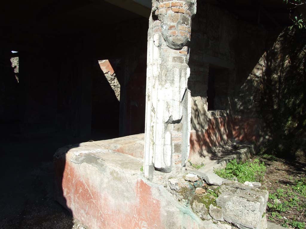 V.3.4 Pompeii. March 2009. Wall enclosing garden area in north-west corner of portico, painted with garden plants and birds.