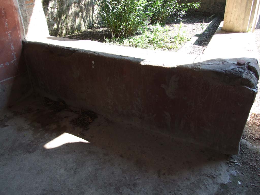 V.3.4 Pompeii. March 2009. Wall painted with plants and birds in the north-west corner of the portico. Looking south.