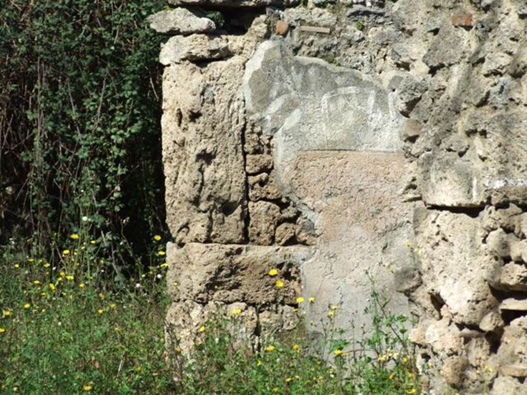 V.3.4 Pompeii. March 2009.  North end of East side.  Painted plaster.