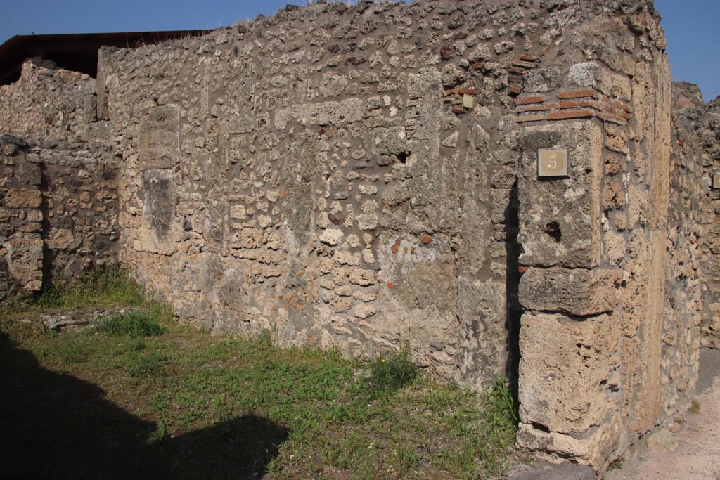 V.3.5 Pompeii. October 2023. Looking towards east wall. Photo courtesy of Klaus Heese.