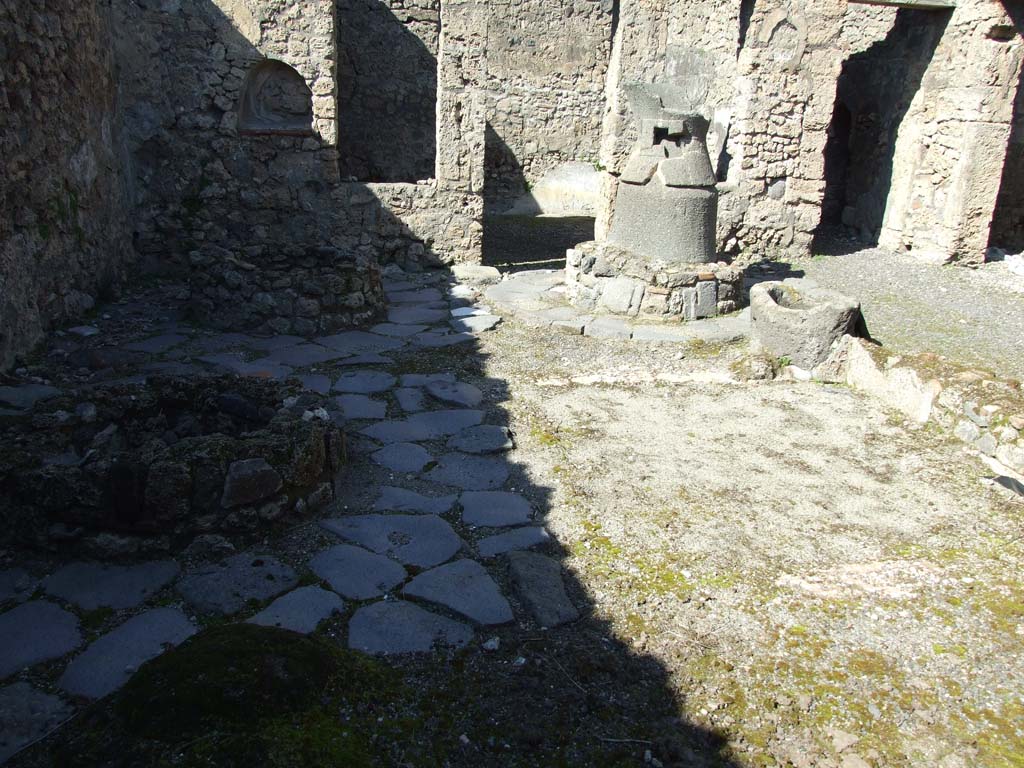 V.3.8 Pompeii. March 2009. Atrium bakery area looking north along west side.