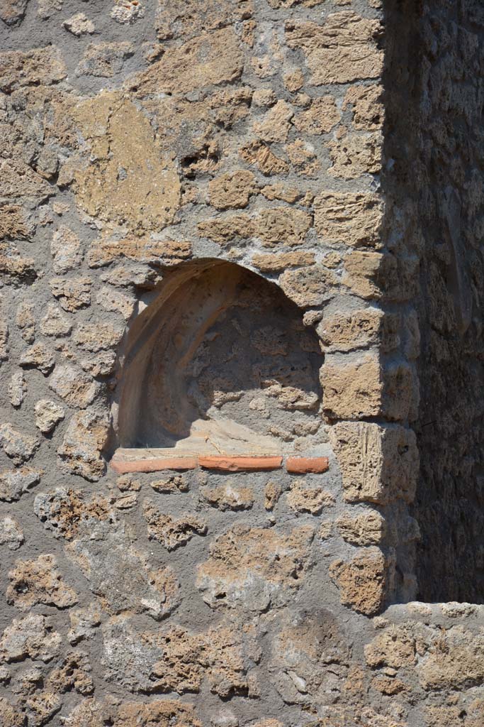 V.3.8 Pompeii. September 2019. Niche in north wall.
Foto Annette Haug, ERC Grant 681269 DÉCOR.
