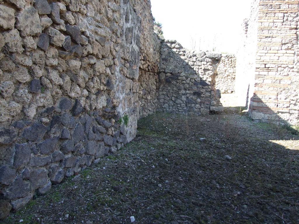 V.3.8 Pompeii. March 2009. West wall of garden (a) with indent in wall in north-west corner.