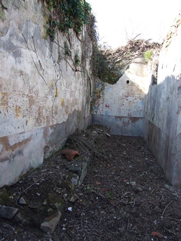 V.3.10 Pompeii. March 2009.  Raised planting bed and site of east portico in garden area. Looking north.