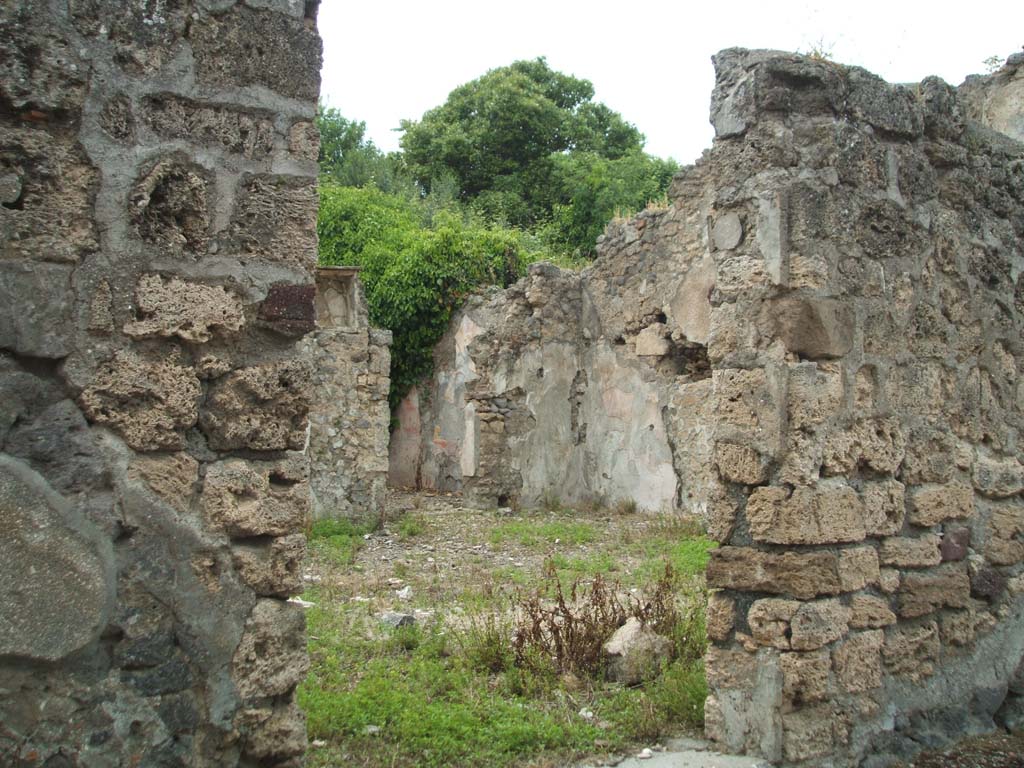 V.3.10 Pompeii. May 2005. Entrance doorway.