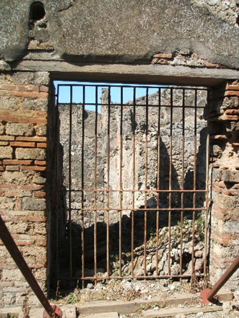 V.4.8 Pompeii. May 2005. Side entrance of V.4.7.